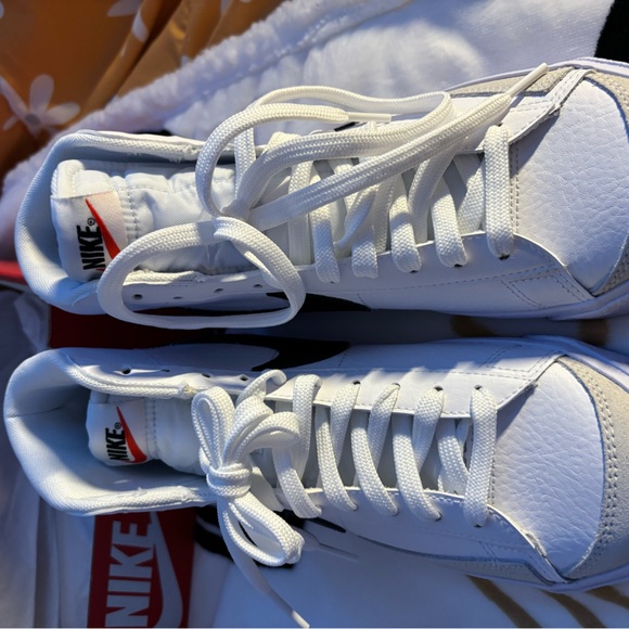 Nike blazers MID 77 (GS) size 7 youth - Picture 2 of 3